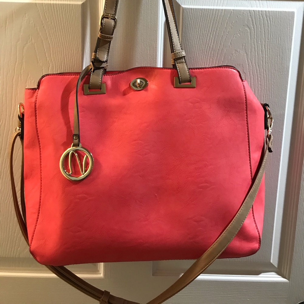 Simply Noelle tote with multiple pockets. New